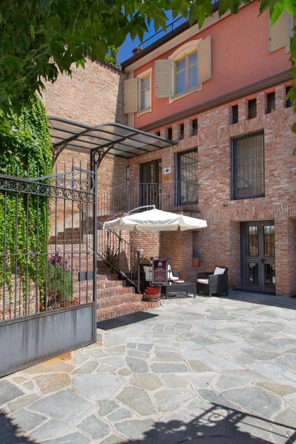 Hotel Castello Di Santa Vittoria Santa Vittoria dʼAlba Zewnętrze zdjęcie