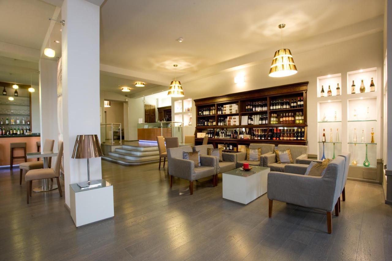Hotel Castello Di Santa Vittoria Santa Vittoria dʼAlba Zewnętrze zdjęcie