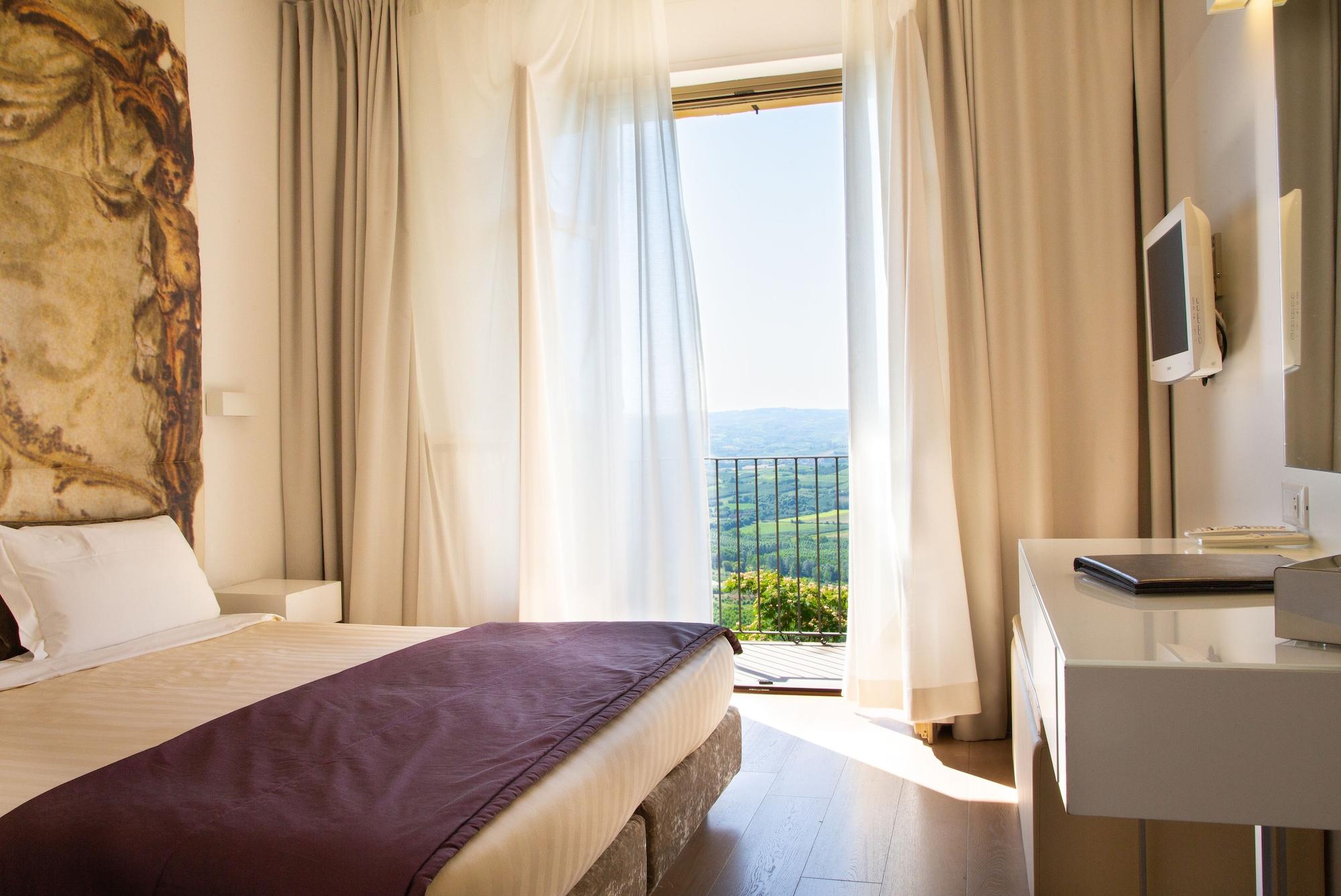 Hotel Castello Di Santa Vittoria Santa Vittoria dʼAlba Zewnętrze zdjęcie