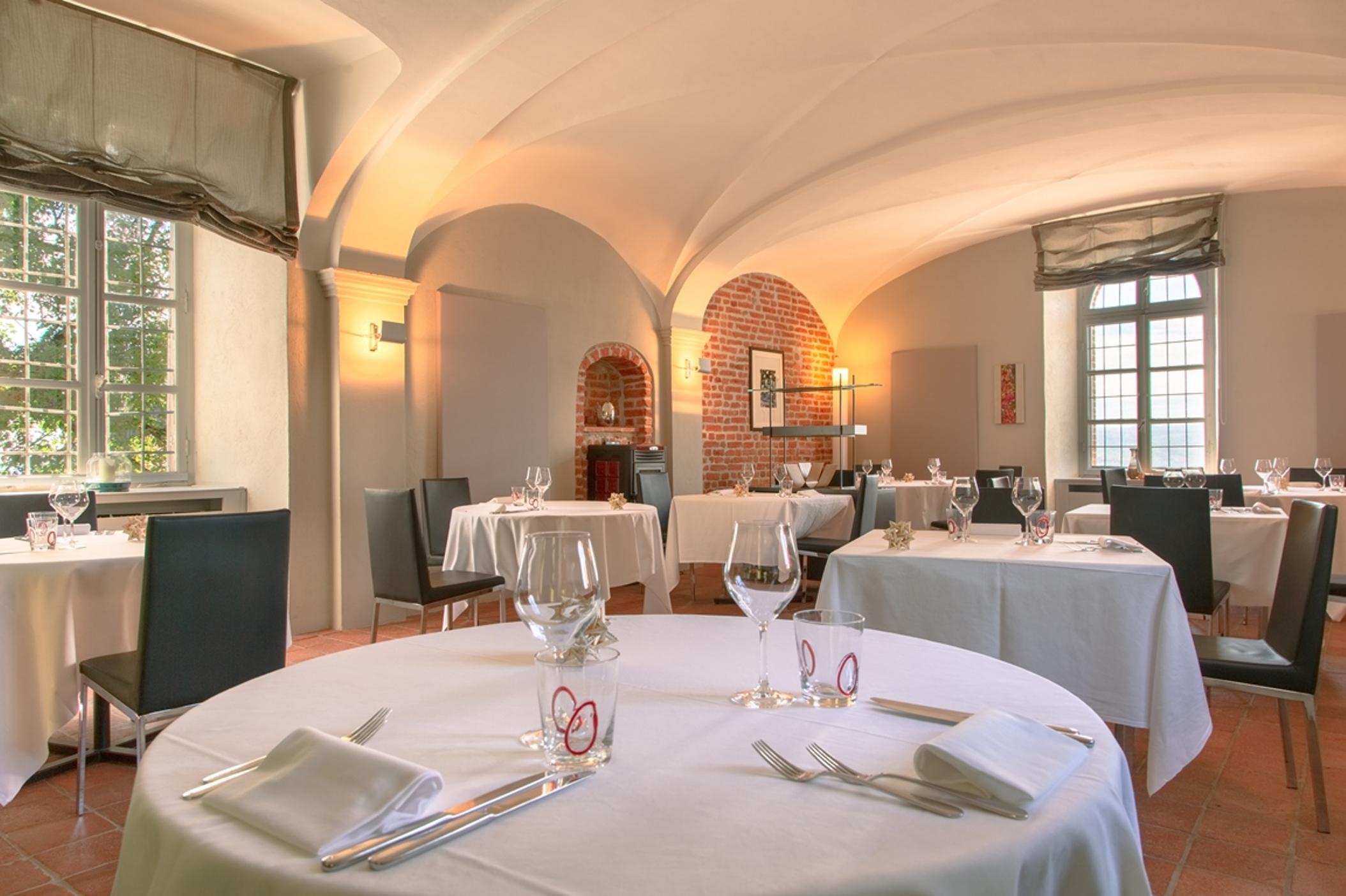 Hotel Castello Di Santa Vittoria Santa Vittoria dʼAlba Zewnętrze zdjęcie