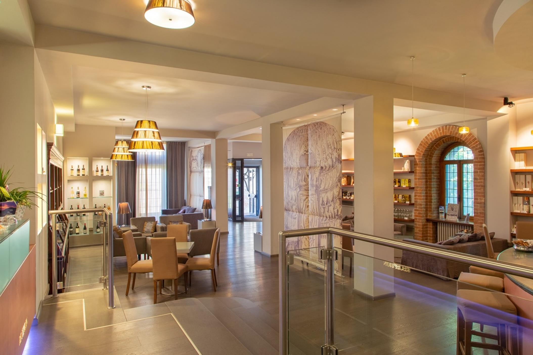 Hotel Castello Di Santa Vittoria Santa Vittoria dʼAlba Zewnętrze zdjęcie