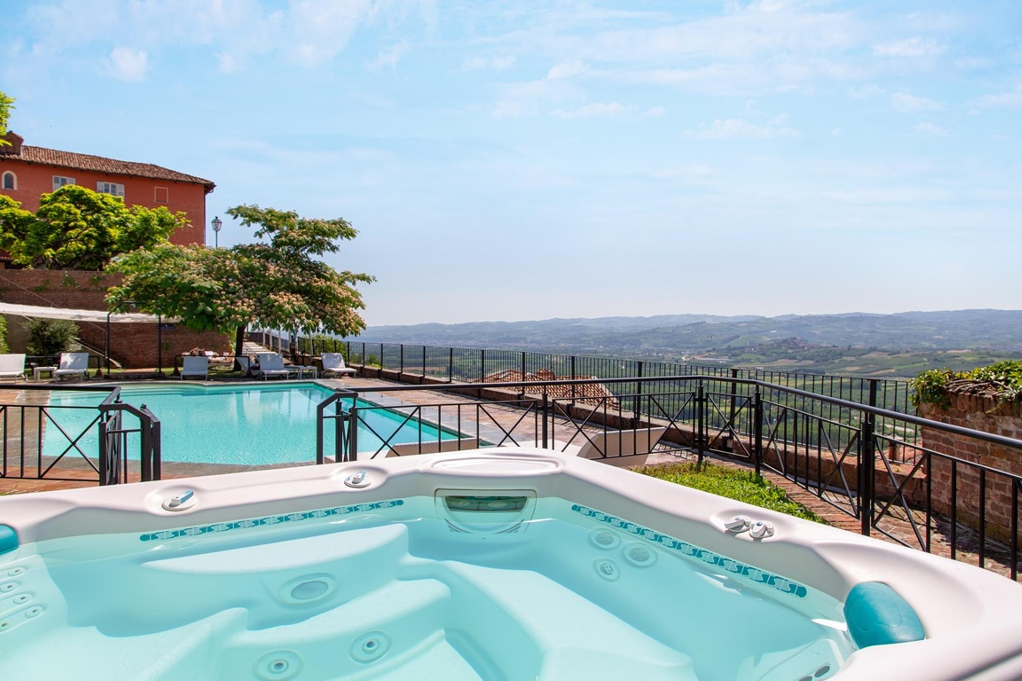 Hotel Castello Di Santa Vittoria Santa Vittoria dʼAlba Zewnętrze zdjęcie