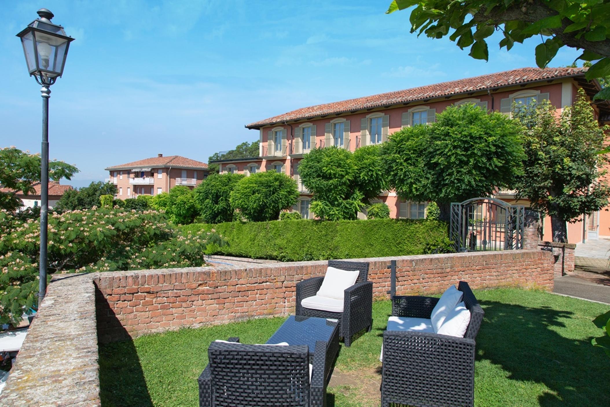 Hotel Castello Di Santa Vittoria Santa Vittoria dʼAlba Zewnętrze zdjęcie