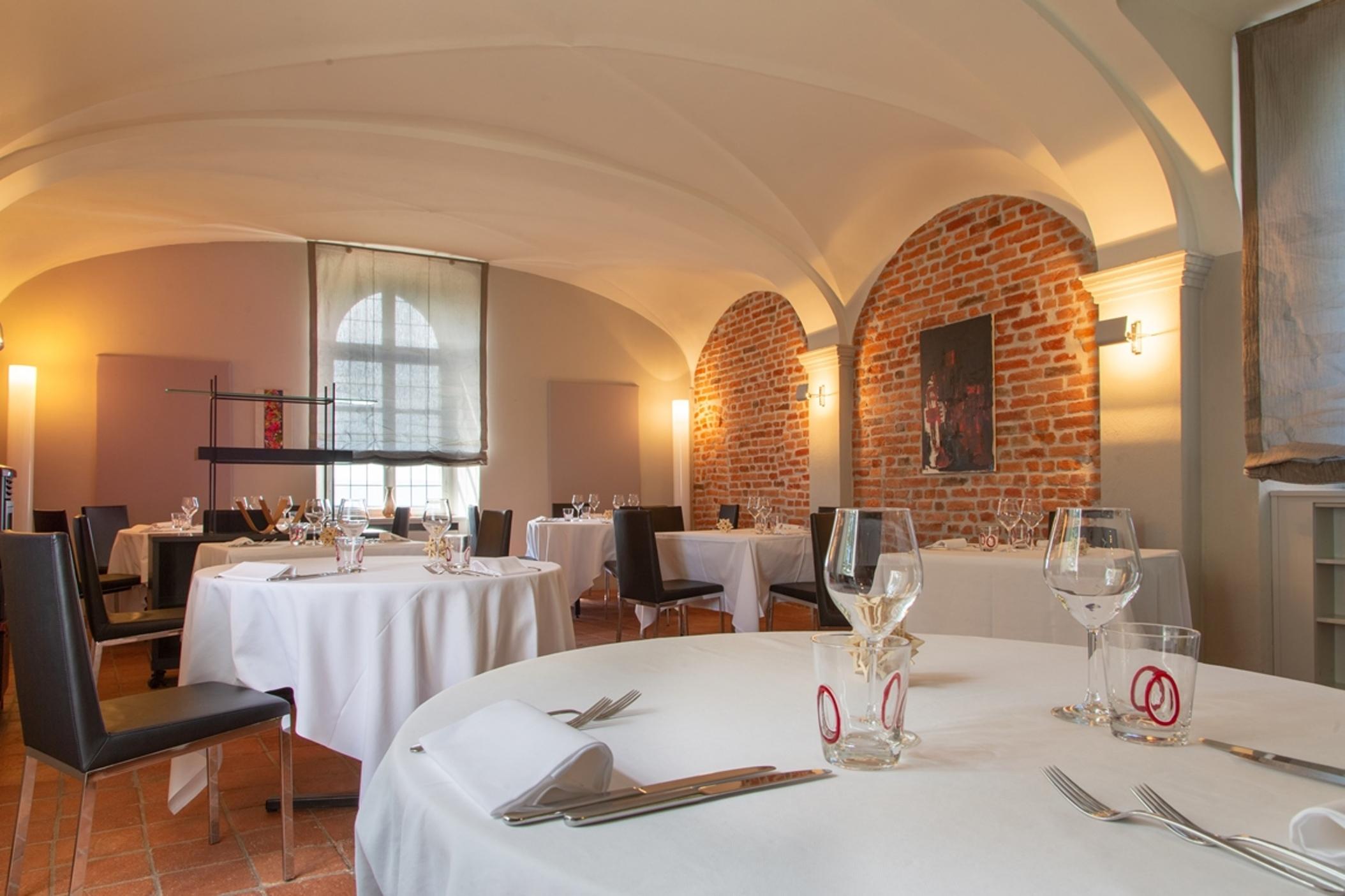 Hotel Castello Di Santa Vittoria Santa Vittoria dʼAlba Zewnętrze zdjęcie