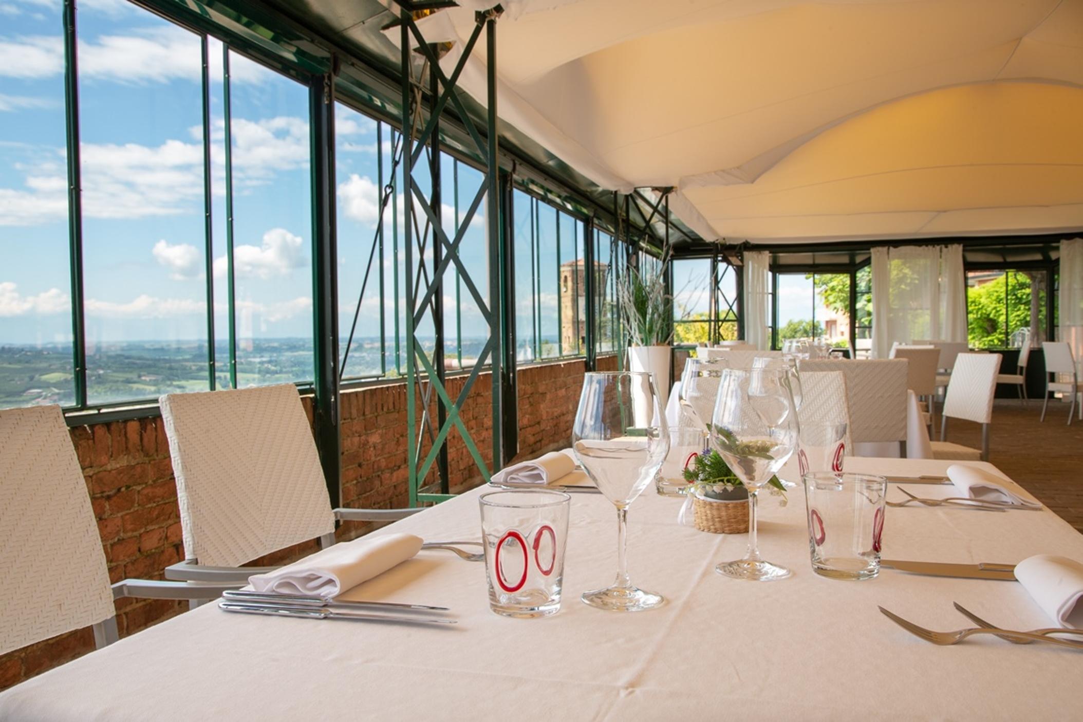 Hotel Castello Di Santa Vittoria Santa Vittoria dʼAlba Zewnętrze zdjęcie
