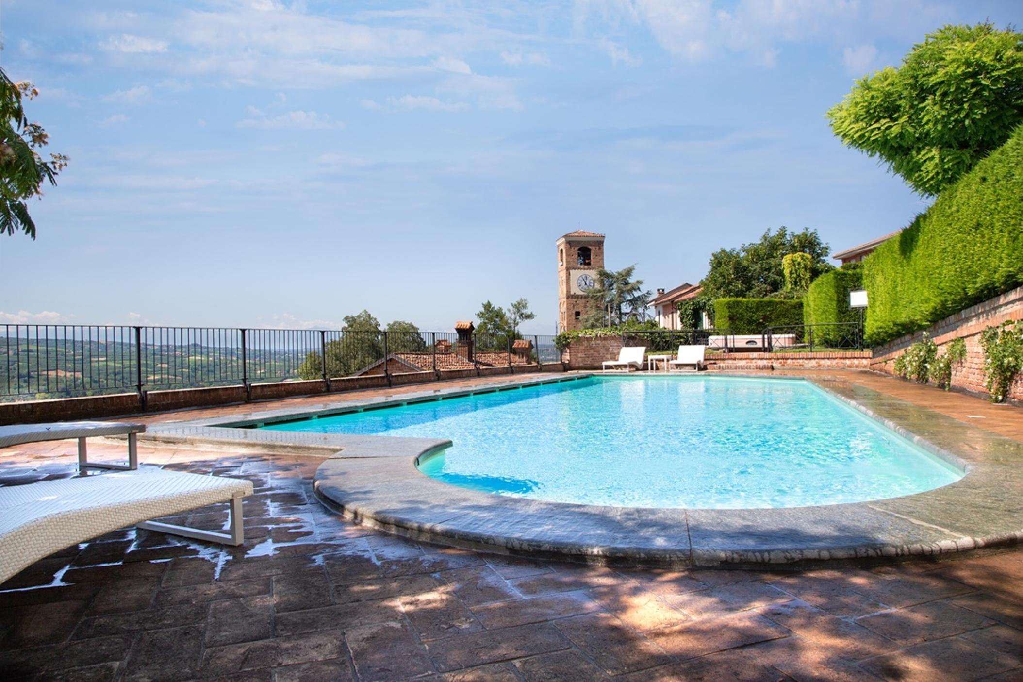 Hotel Castello Di Santa Vittoria Santa Vittoria dʼAlba Zewnętrze zdjęcie