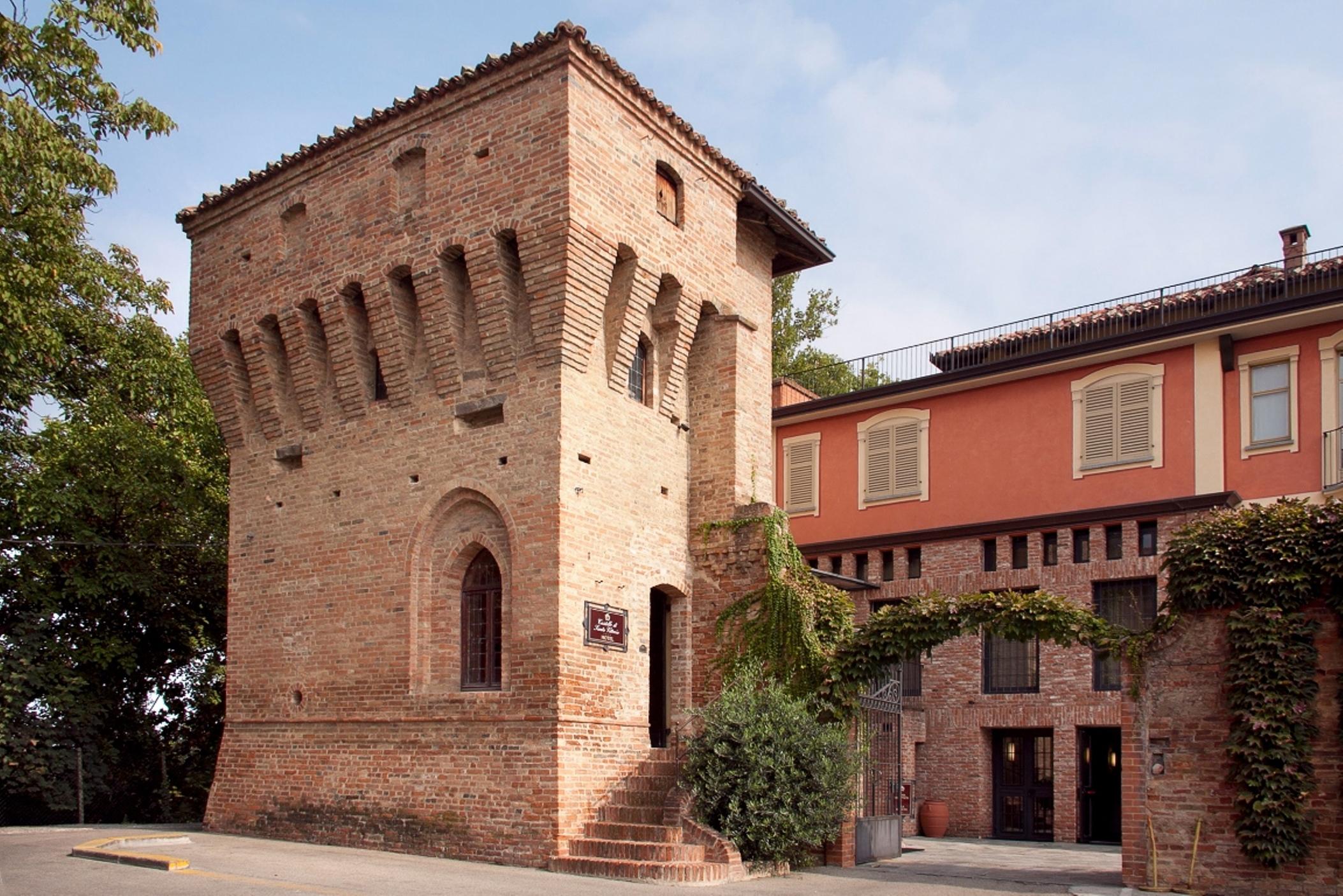 Hotel Castello Di Santa Vittoria Santa Vittoria dʼAlba Zewnętrze zdjęcie