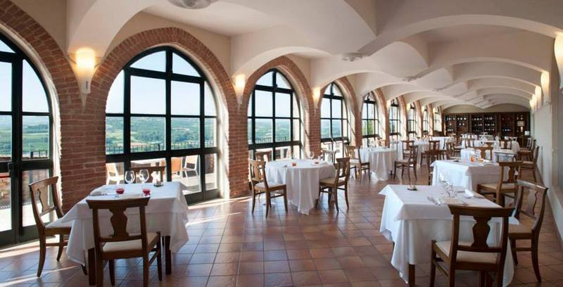 Hotel Castello Di Santa Vittoria Santa Vittoria dʼAlba Zewnętrze zdjęcie