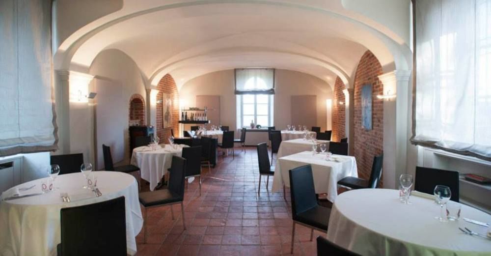 Hotel Castello Di Santa Vittoria Santa Vittoria dʼAlba Zewnętrze zdjęcie