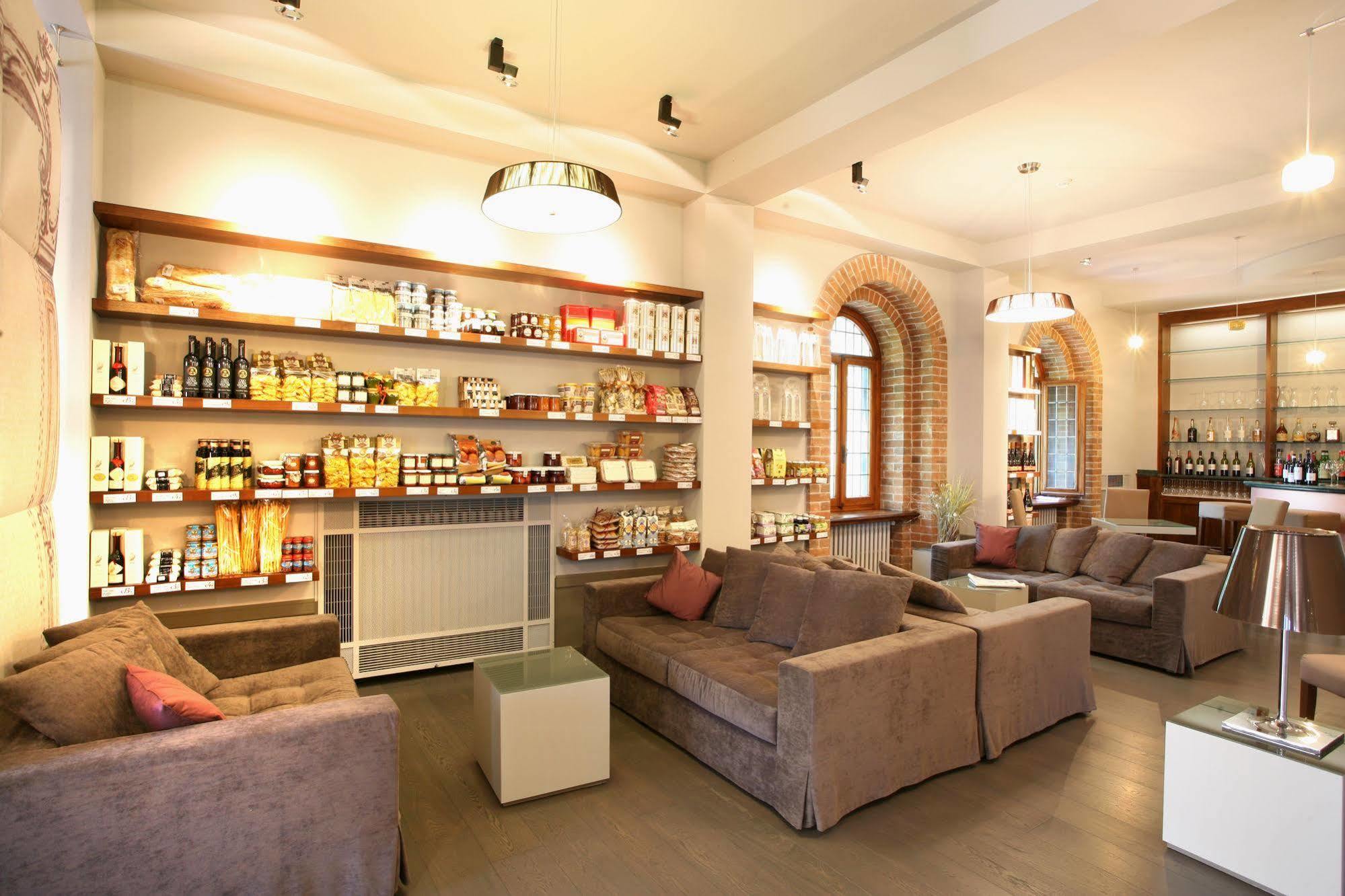 Hotel Castello Di Santa Vittoria Santa Vittoria dʼAlba Zewnętrze zdjęcie