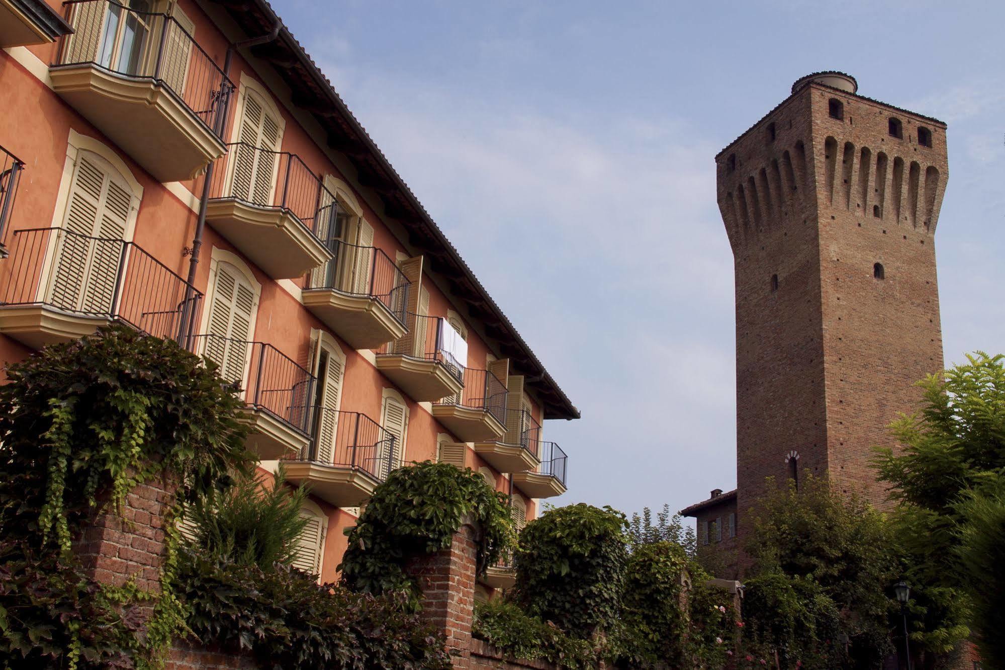 Hotel Castello Di Santa Vittoria Santa Vittoria dʼAlba Zewnętrze zdjęcie